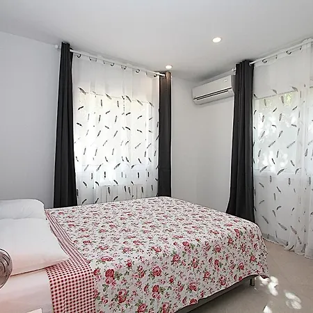 Villa House *
