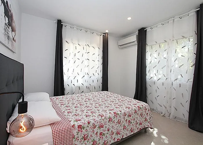 Willa House *